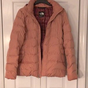 The North Face Women’s Dusty Pink Large Puffer Jacket with Hood.  550 Goose Down